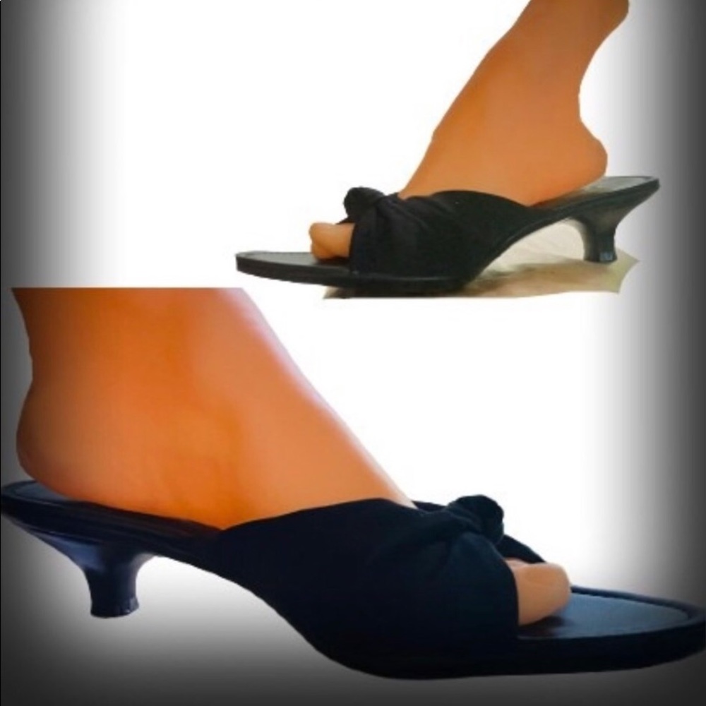 CABIN CREEK | SZ 9 BLACK KITTEN SLIP ON SHOES